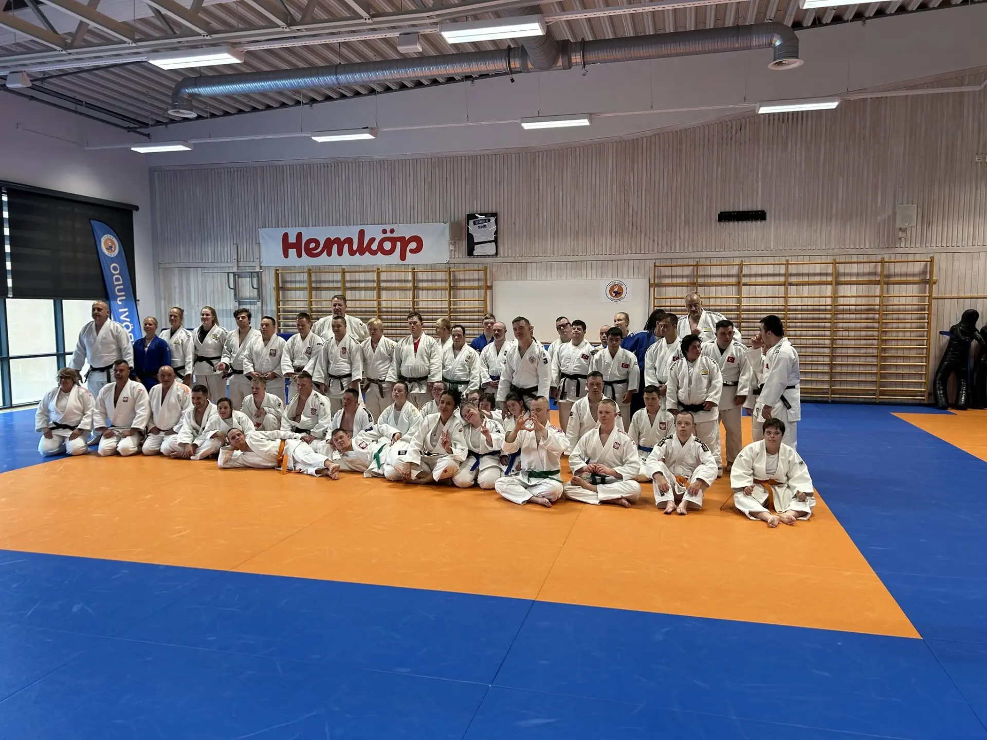JuDown judokas and coaches at a championship